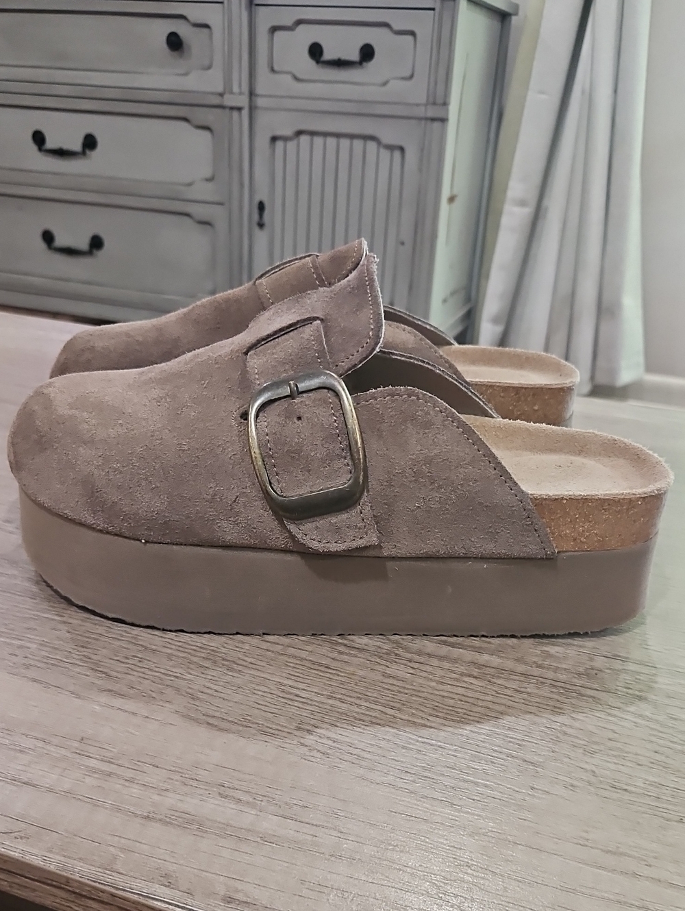Cushionaire Granola Genuine Suede cork footbed Clogs in taupe women's size 8.5